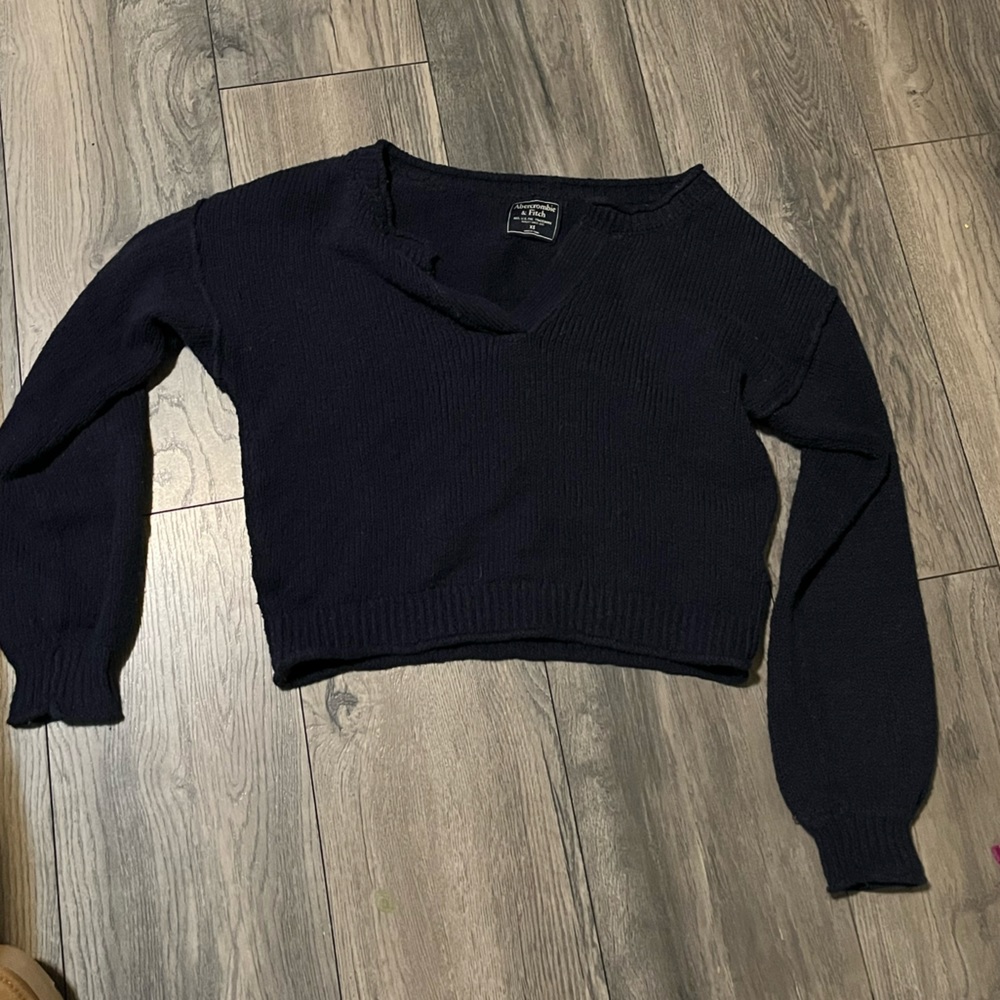 Cute comfy navy blue cropped knit sweater